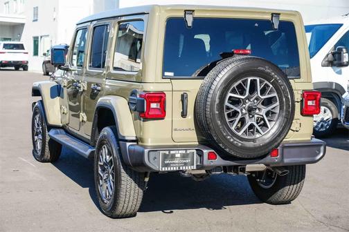 2026 Jeep Wrangler 4-Door Sahara 4x4