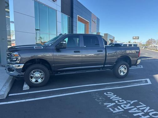 2025 RAM 2500 Tradesman Crew Cab 4x4 6'4' Box