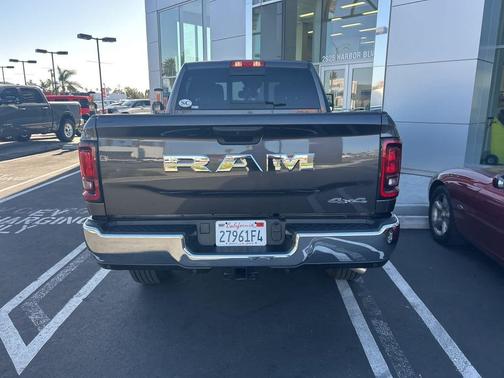 2025 RAM 2500 Tradesman Crew Cab 4x4 6'4' Box