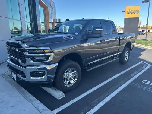 2025 RAM 2500 Tradesman Crew Cab 4x4 6'4' Box