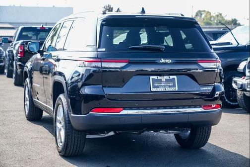 2025 Jeep Grand Cherokee Laredo