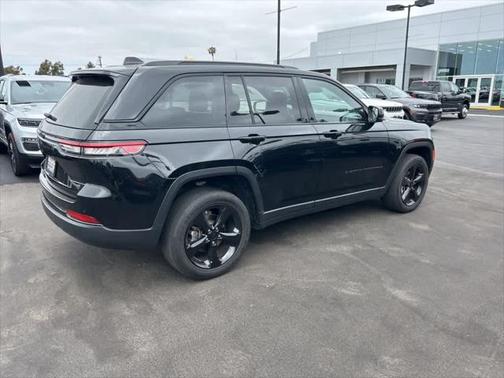 2022 Jeep Grand Cherokee Altitude