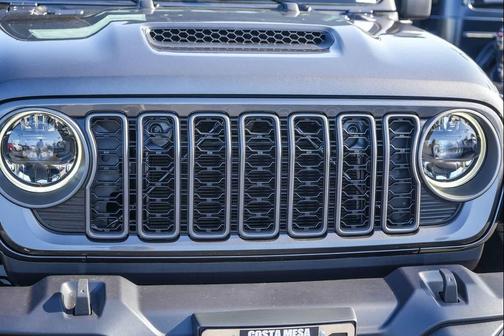 Granite Crystal Metallic Clearcoat 2026 Jeep Gladiator Sport S