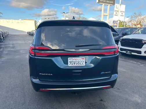 2022 Chrysler Pacifica Hybrid Touring L
