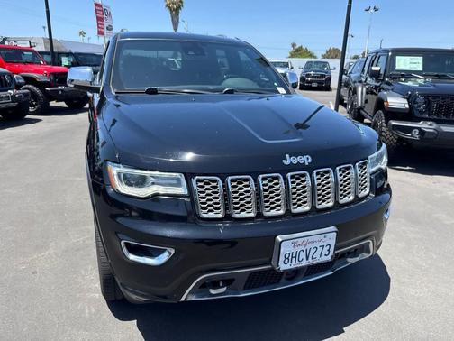 Diamond Black Crystal Pearlcoat 2018 Jeep Grand Cherokee Overland