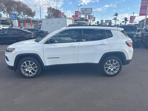 2022 Jeep Compass Latitude Lux