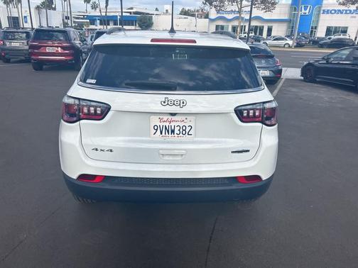 2022 Jeep Compass Latitude Lux