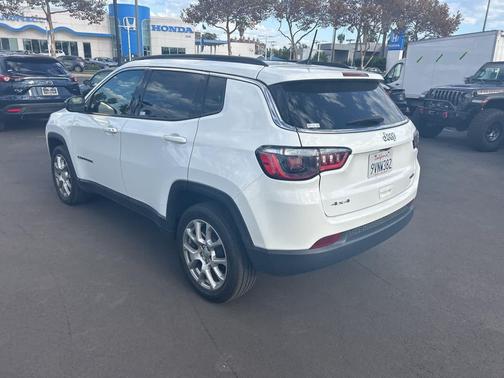 2022 Jeep Compass Latitude Lux