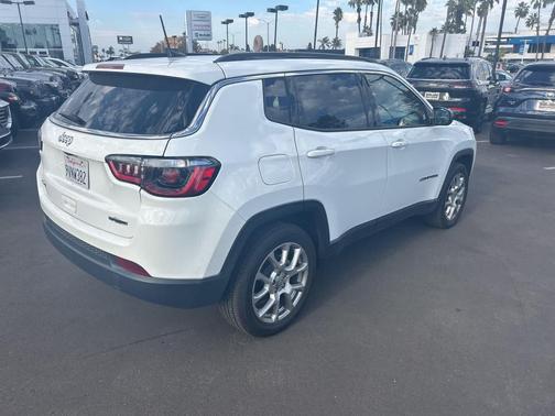 2022 Jeep Compass Latitude Lux