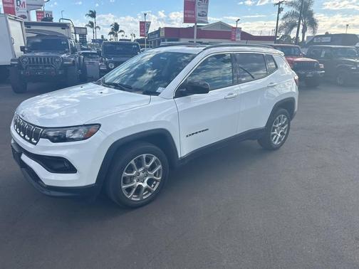 2022 Jeep Compass Latitude Lux