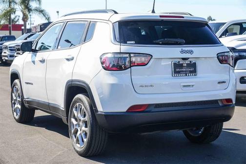 2022 Jeep Compass Latitude Lux