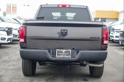 2023 RAM 1500 Classic Warlock Crew Cab 4x4 5'7' Box