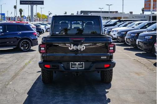2022 Jeep Gladiator Overland