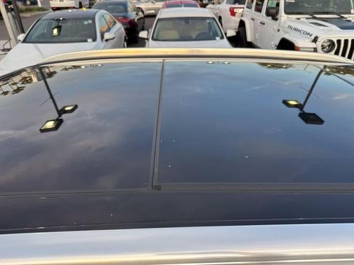 Pristine White Metallic Tri-Coat 2022 Lincoln Nautilus Reserve