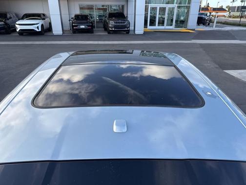 Dolomite Silver Metallic 2020 Porsche Macan Macan