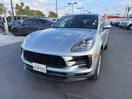 Dolomite Silver Metallic 2020 Porsche Macan Macan