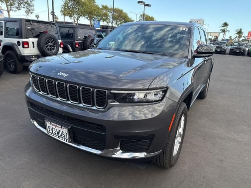 Baltic Gray Metallic Clearcoat 2025 Jeep Grand Cherokee L Laredo