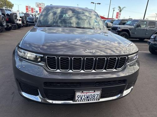 Baltic Gray Metallic Clearcoat 2025 Jeep Grand Cherokee L Laredo