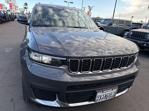 Baltic Gray Metallic Clearcoat 2025 Jeep Grand Cherokee L Laredo