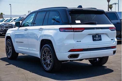 2025 Jeep Grand Cherokee Summit