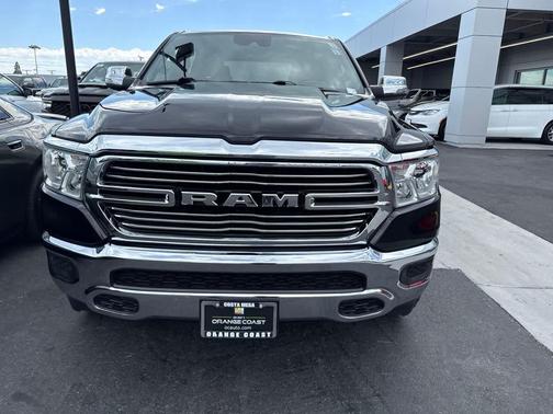 Diamond Black Crystal Pearlcoat 2024 RAM 1500 Laramie