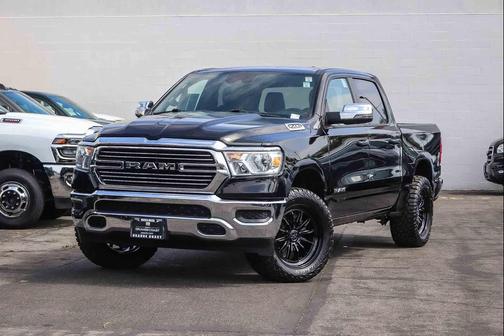 Diamond Black Crystal Pearlcoat 2024 RAM 1500 Laramie