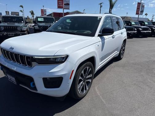 Bright White Clearcoat 2023 Jeep Grand Cherokee 4xe Overland