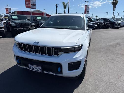 Bright White Clearcoat 2023 Jeep Grand Cherokee 4xe Overland