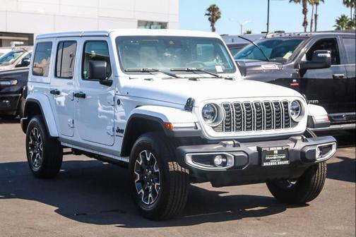 2025 Jeep Wrangler 4-Door Sahara 4x4