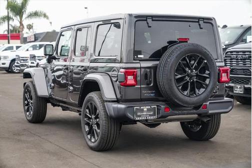 2025 Jeep Wrangler 4xe Sahara