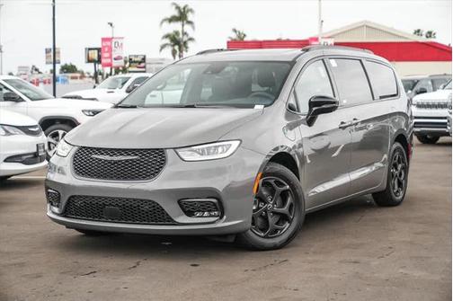 2025 Chrysler Pacifica Hybrid Premium S Appearance Pkg
