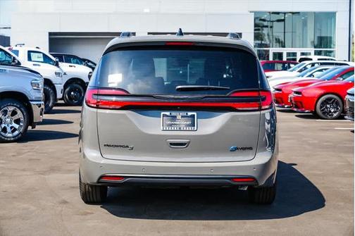 2025 Chrysler Pacifica Hybrid Premium S Appearance Pkg