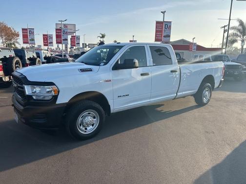 2022 RAM 2500 Tradesman Crew Cab 4x2 8' Box