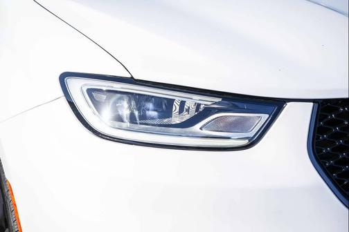 Bright White Clearcoat 2026 Chrysler Pacifica L