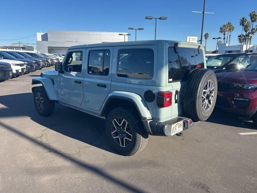 2024 Jeep Wrangler 4-Door Sahara 4x4