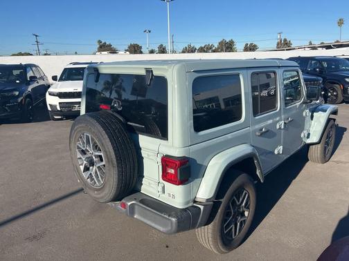 2024 Jeep Wrangler 4-Door Sahara 4x4