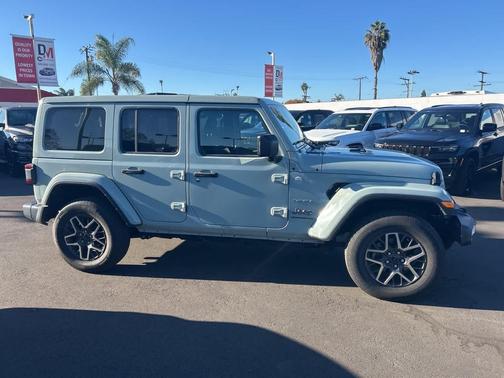 2024 Jeep Wrangler 4-Door Sahara 4x4