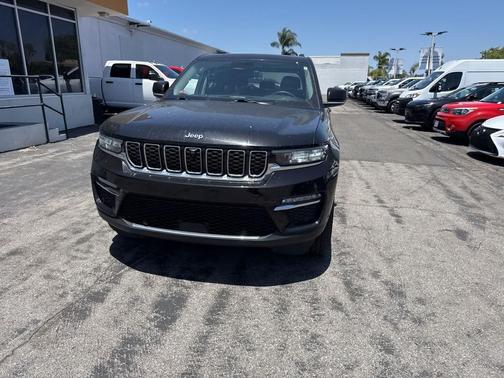 Diamond Black Crystal Pearlcoat 2023 Jeep Grand Cherokee 4xe Base