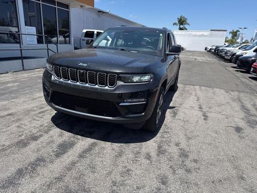 Diamond Black Crystal Pearlcoat 2023 Jeep Grand Cherokee 4xe Base