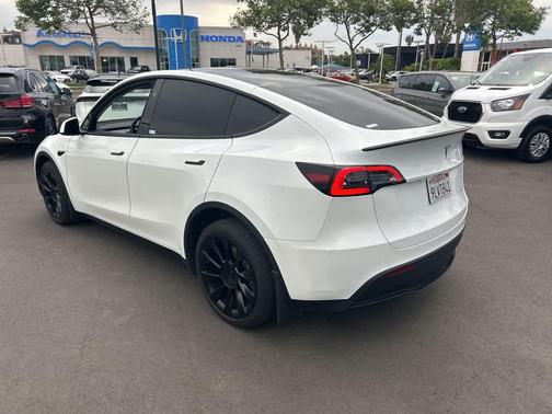 Pearl White Multi-Coat 2024 Tesla Model Y Long Range Dual Motor All-Wheel Drive