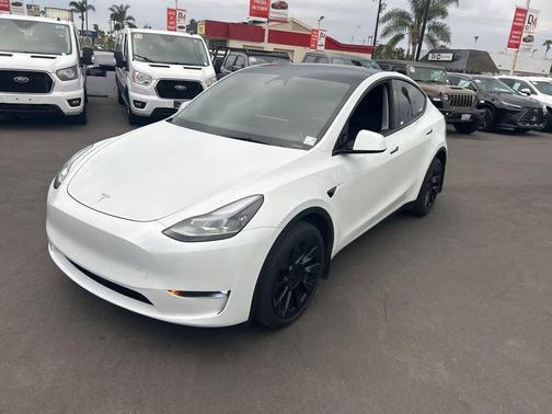 Pearl White Multi-Coat 2024 Tesla Model Y Long Range Dual Motor All-Wheel Drive