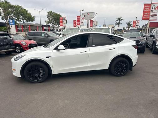 Pearl White Multi-Coat 2024 Tesla Model Y Long Range Dual Motor All-Wheel Drive