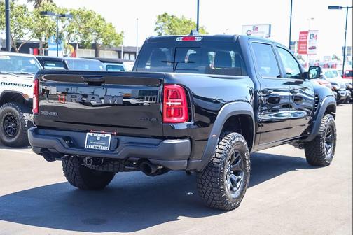 Diamond Black Crystal Pearlcoat 2026 RAM 1500 RHO Crew Cab 4x4 5'7' Box