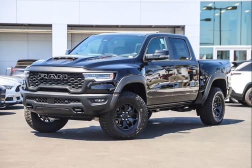 Diamond Black Crystal Pearlcoat 2026 RAM 1500 RHO Crew Cab 4x4 5'7' Box