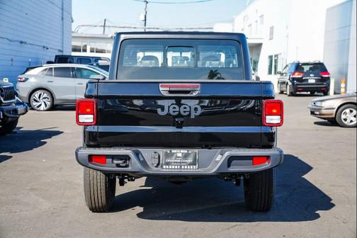 2026 Jeep Gladiator Sport