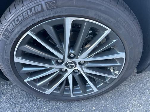 2025 Lexus ES 300h Base