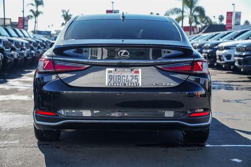 2025 Lexus ES 300h Base