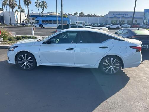 2021 Nissan Altima SR FWD