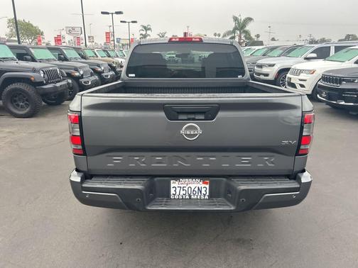 2022 Nissan Frontier SV
