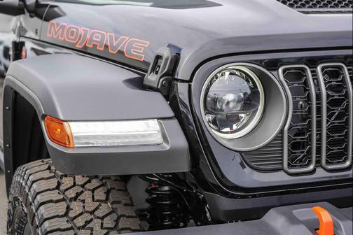 Black Clearcoat 2026 Jeep Gladiator Mojave 4x4